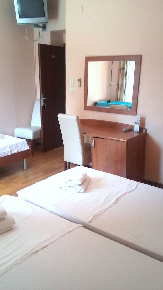 Villa Marjela Triple Room 8