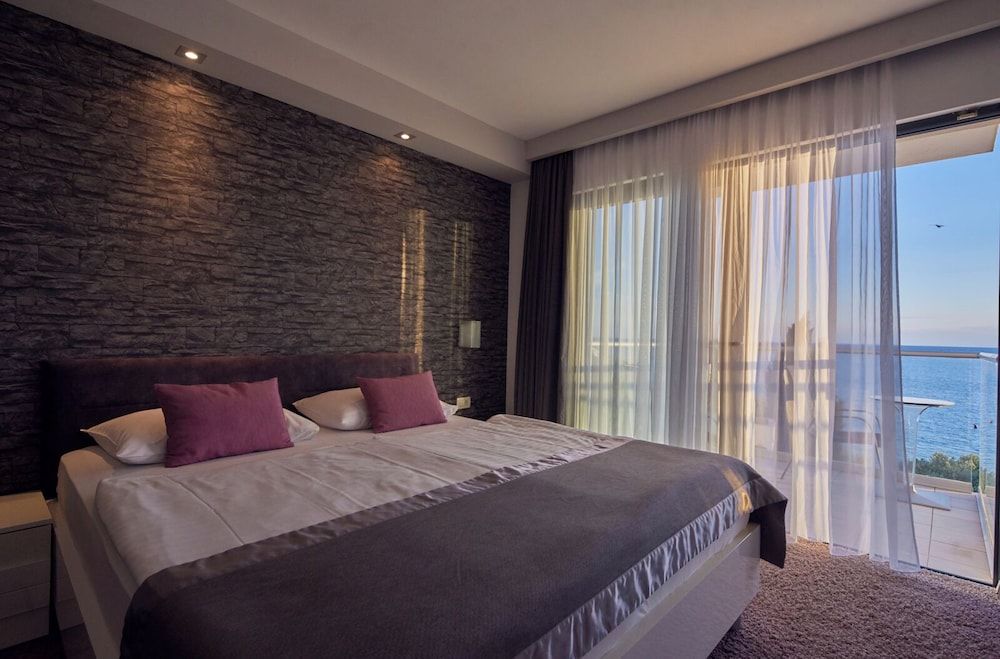 Junior Suite Front sea view (2+2)