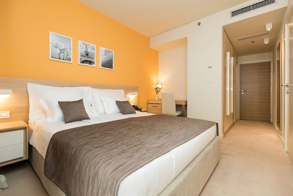 Comfort Room, 2 Bedrooms, Balcony, Sea Facing