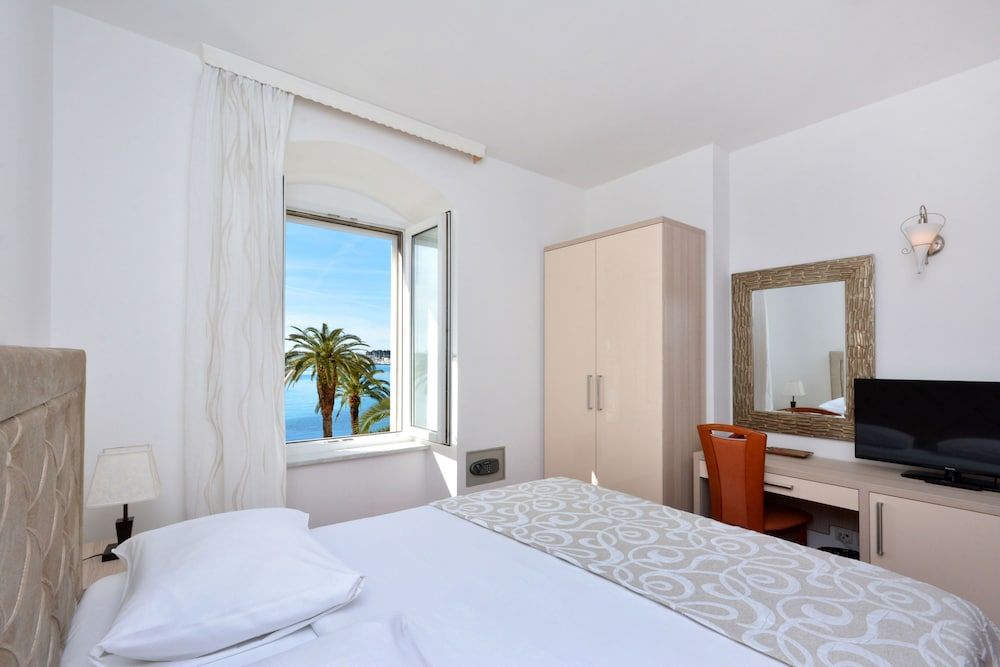 Hotel Adriana Deluxe Room, Sea View 4