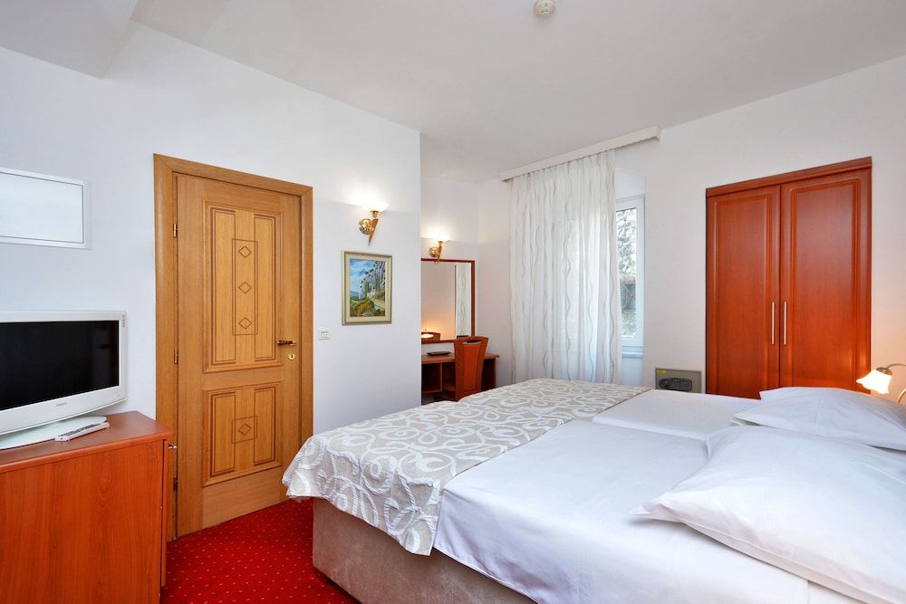 Hotel Adriana Standard Twin Room