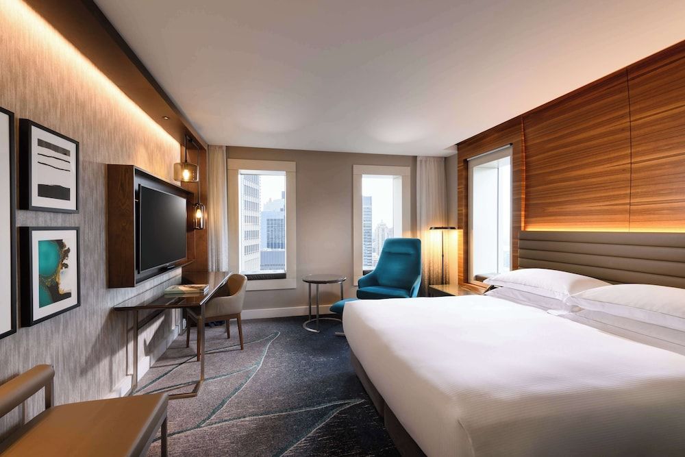 Corner Deluxe Room with 1 King Bed