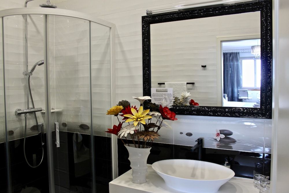 Galeria Valeria Seaside Downtown - MAG Quaint & Elegant Boutique Hotel Superior Queen Room 7