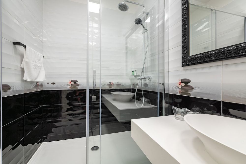 Galeria Valeria Seaside Downtown - MAG Quaint & Elegant Boutique Hotel Superior Queen Room 9