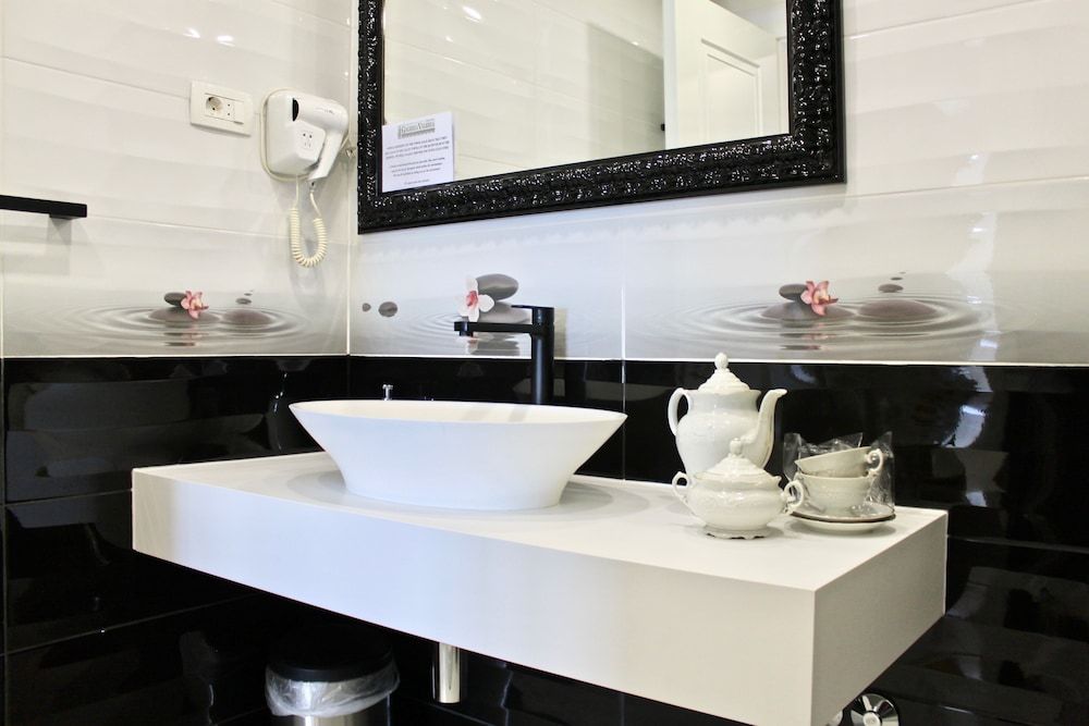 Galeria Valeria Seaside Downtown - MAG Quaint & Elegant Boutique Hotel Superior Queen Room 12