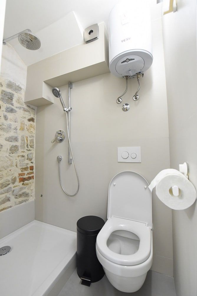 Pylon Rooms Deluxe Double Room (Pylon 2) 5