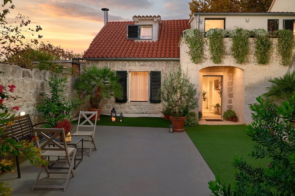 undefined Lanterna Rooms 7