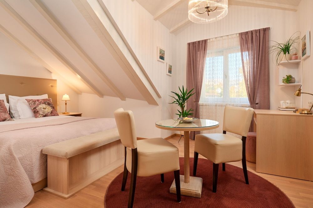 undefined Lanterna Rooms