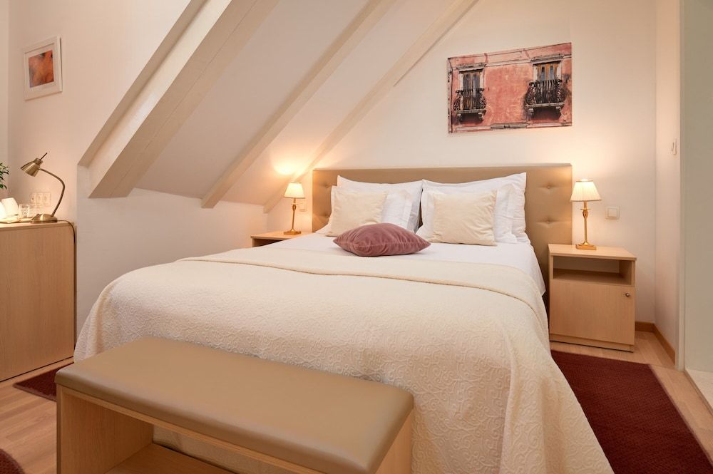 undefined Lanterna Rooms 10