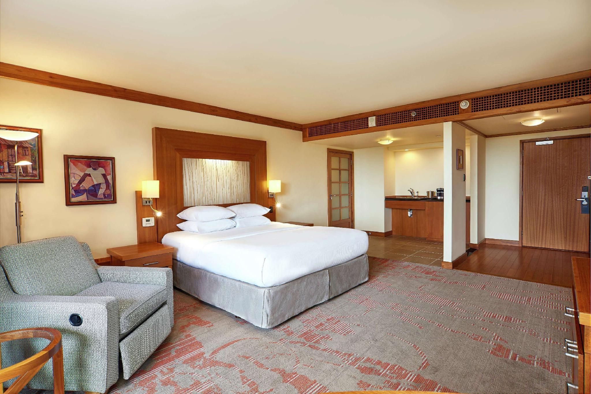 1 KING BED MOBILITY ACCESSIBLE WITH SHOWER