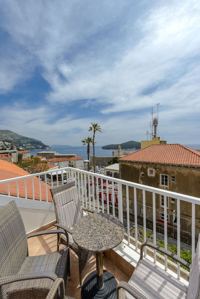 Villa Dorma Superior Triple Room, Balcony, Sea View 2