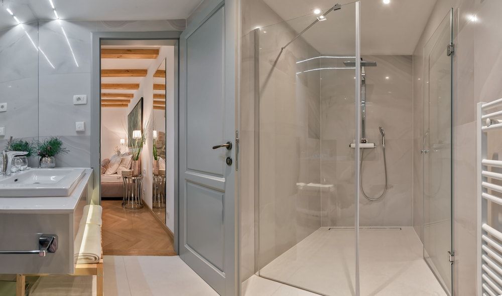 Heritage Hotel 19 Double Room, Ground Floor 8