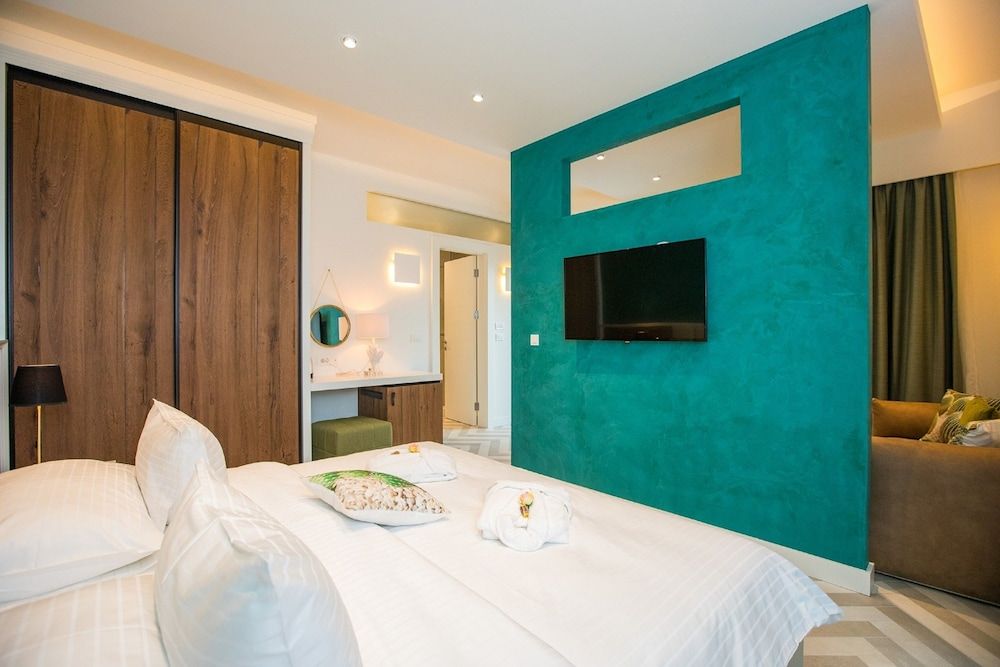 Premium Double Room, Patio (EMERALD)