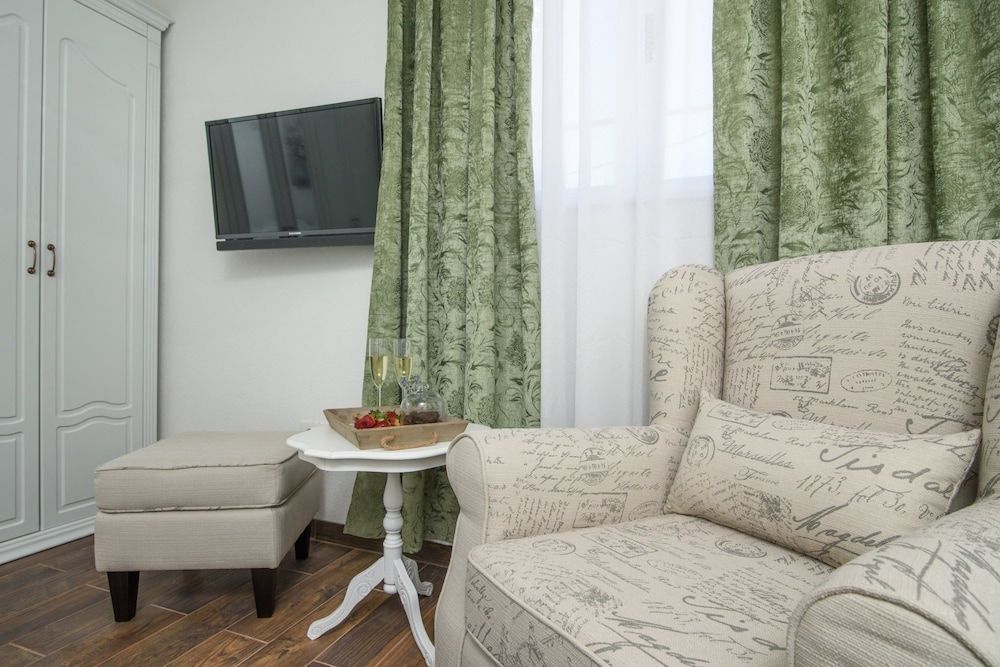 Villa Trau dOro Family Suite, Poolside 12