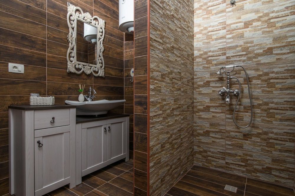 Villa Trau dOro Traditional Double Room, 1 King Bed 7