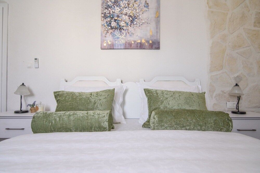 Villa Trau dOro Family Suite, Poolside 6