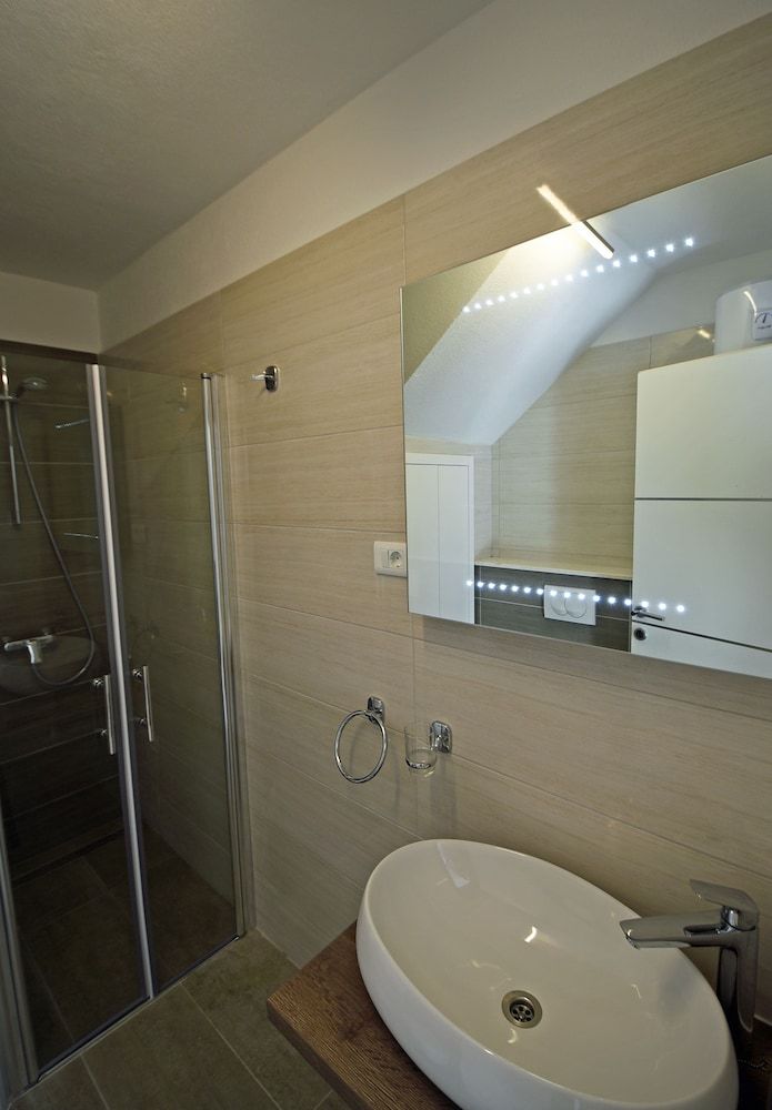 Kuzma Rooms Premium Double or Twin Room (Dvornikova street, Annex) 20