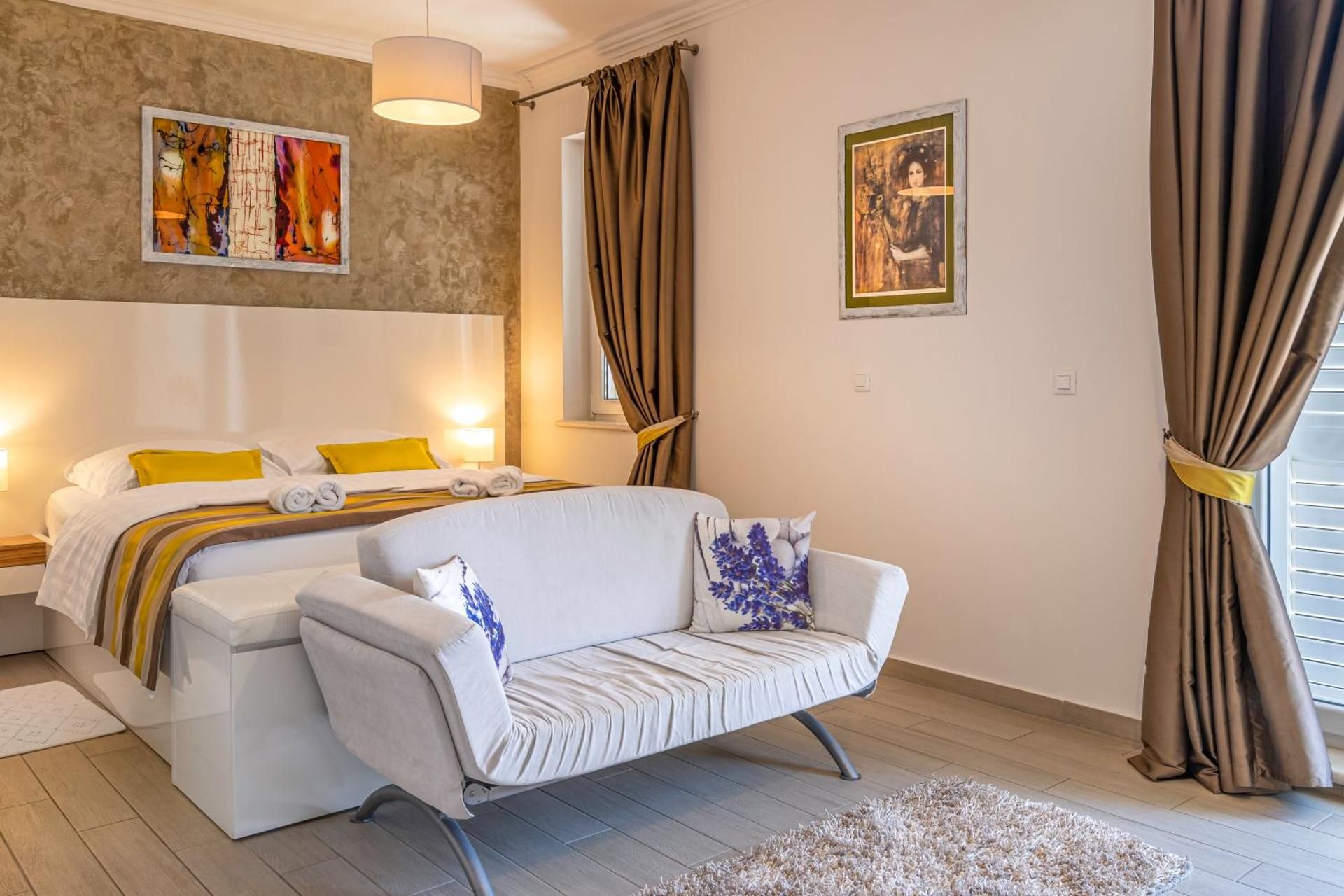Studio Apartment