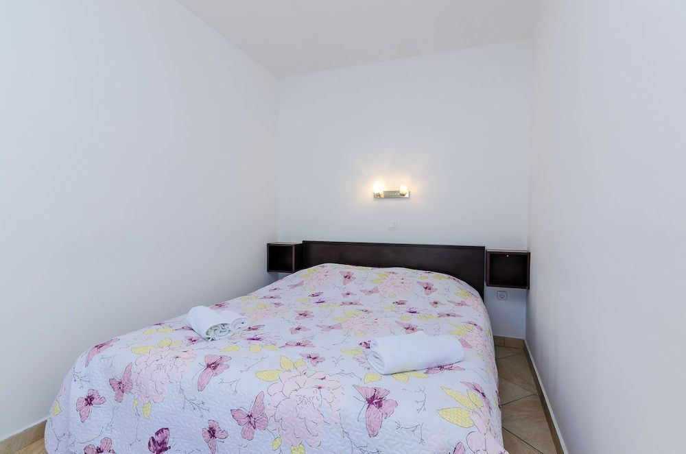 Apartment (One-Bedroom Apartment with Sea View)