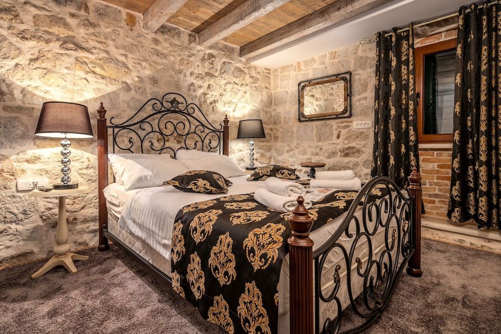 Heritage Palace Varos - MAG Quaint & Elegant Boutique Hotels Standard Double Room 16