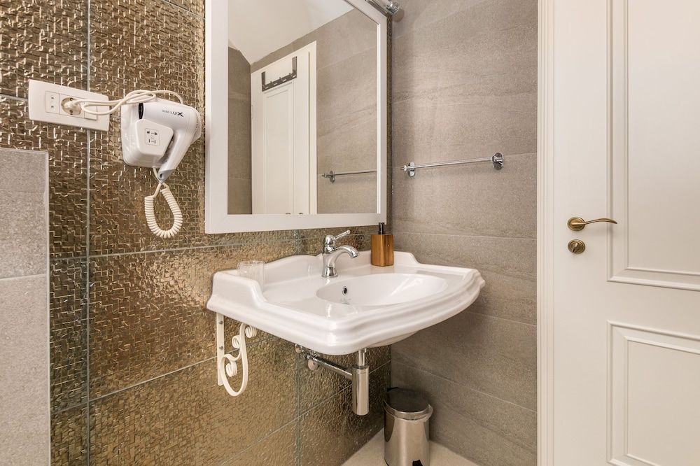 Heritage Palace Varos - MAG Quaint & Elegant Boutique Hotels Standard Double Room 23