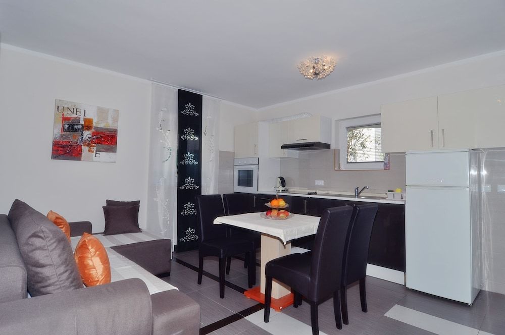 Villa Vanilla with Heated Pool Comfort Apartment, 1 Bedroom, Patio, Pool View 6