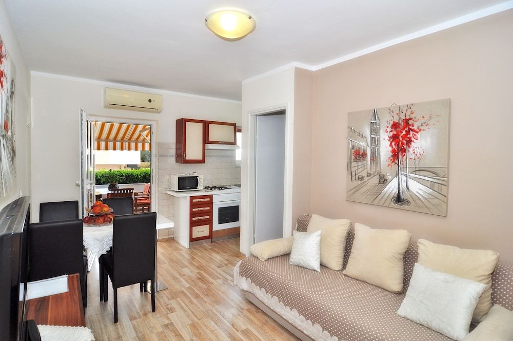 Villa Vanilla with Heated Pool Apartment, 2 Bedrooms, Terrace, Pool View 10