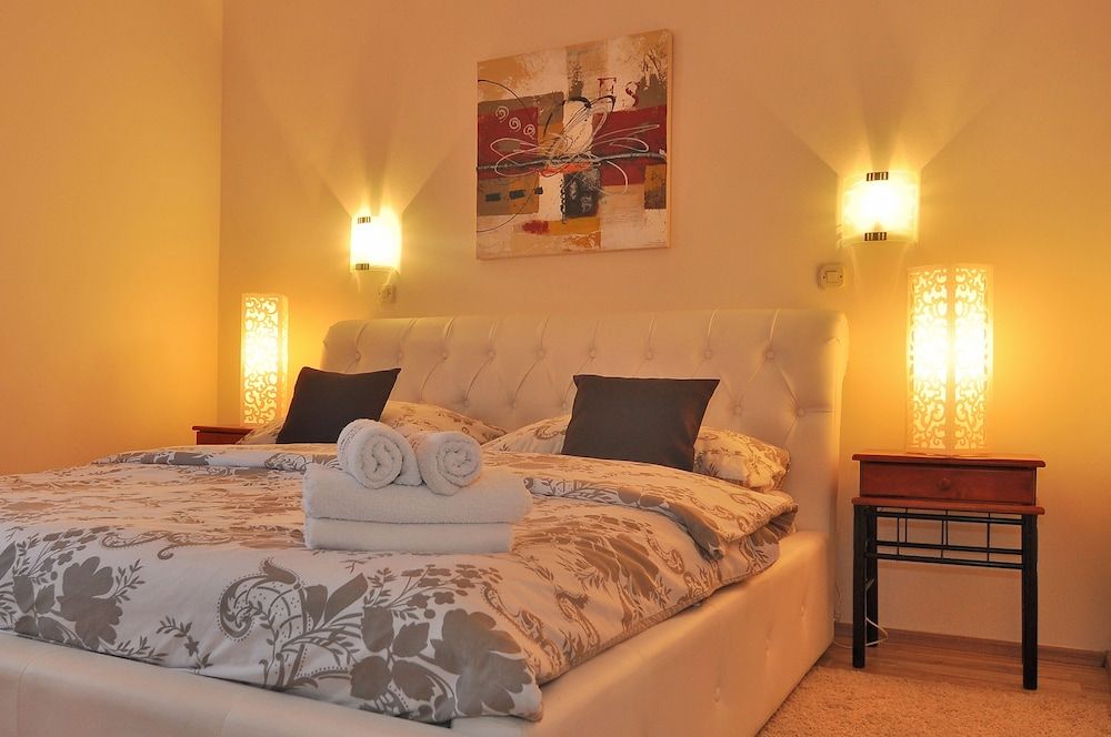 Villa Vanilla with Heated Pool Apartment, 2 Bedrooms, Terrace, Pool View 2