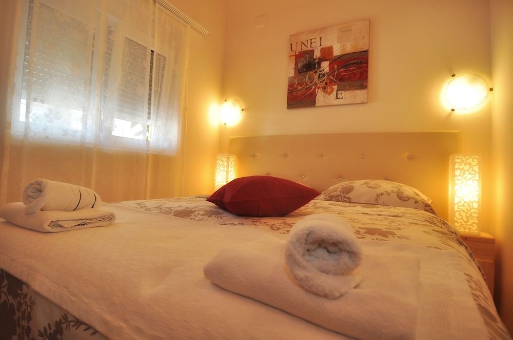 Villa Vanilla with Heated Pool Apartment, 2 Bedrooms, Terrace, Pool View