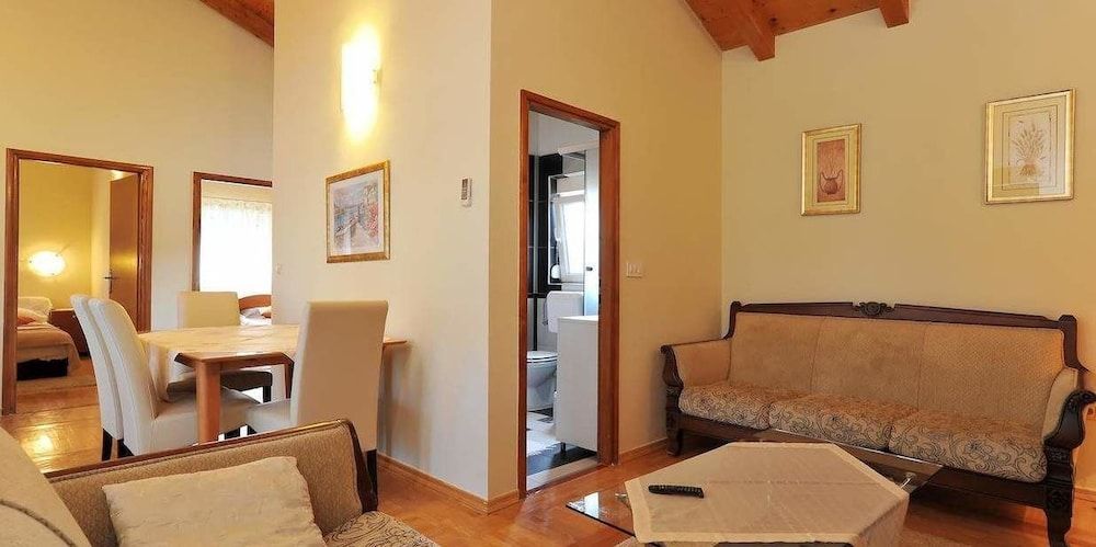 Villa Vanilla with Heated Pool Luxury Apartment, 2 Bedrooms, Private Pool, Pool View 4