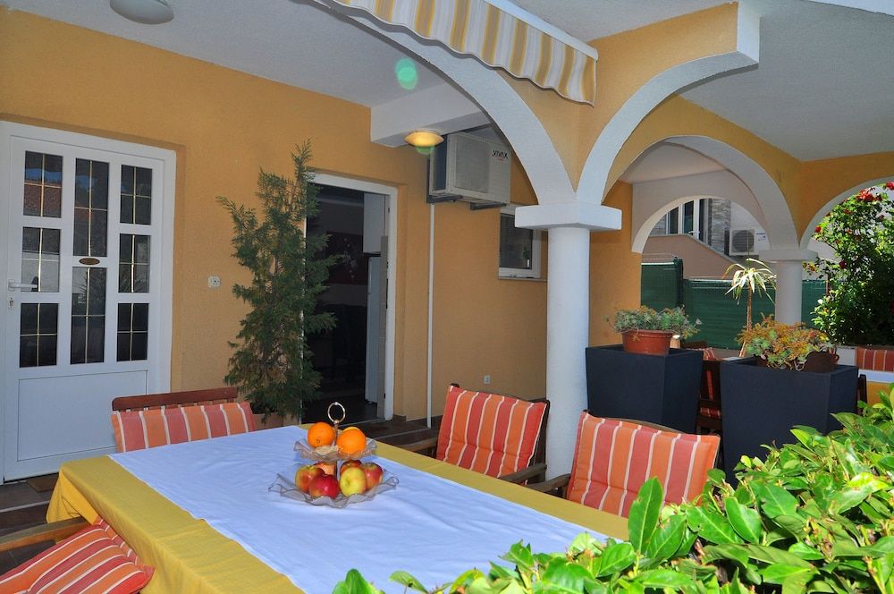 Villa Vanilla with Heated Pool Comfort Apartment, 1 Bedroom, Patio, Pool View 9