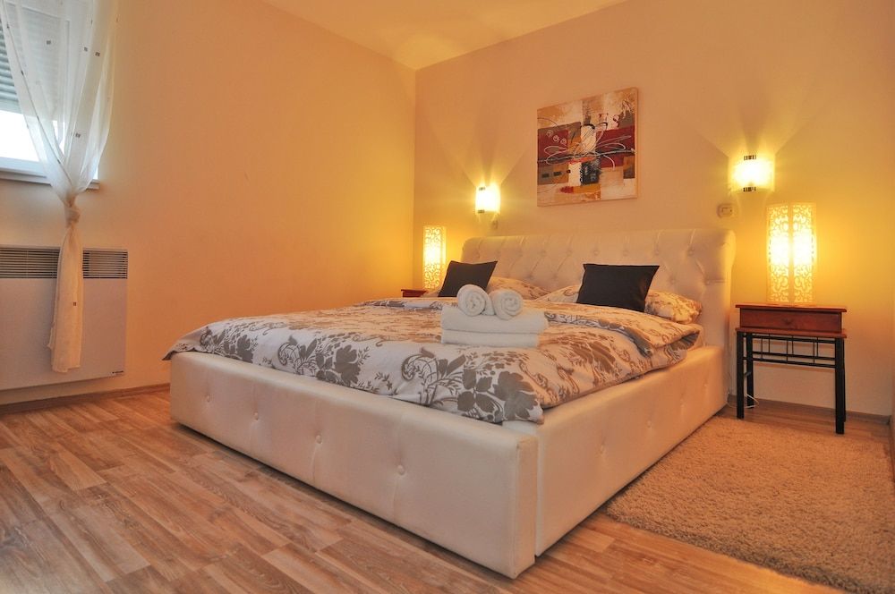 Villa Vanilla with Heated Pool Apartment, 2 Bedrooms, Terrace, Pool View 6