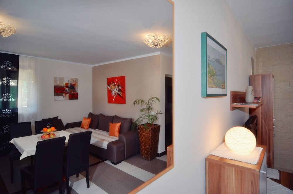 Villa Vanilla with Heated Pool Comfort Apartment, 1 Bedroom, Patio, Pool View 7