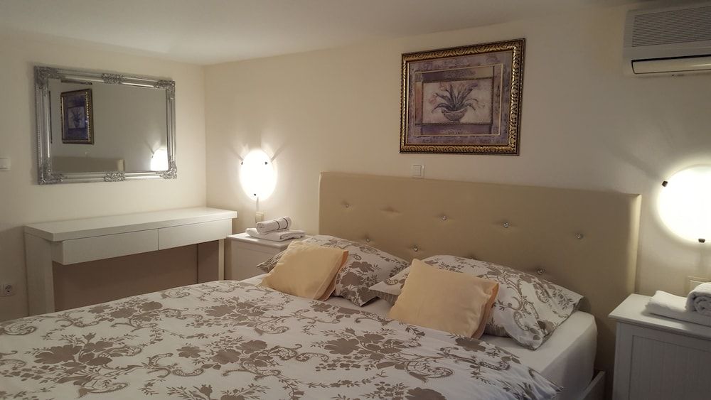 Villa Vanilla with Heated Pool Comfort Apartment, 1 Bedroom, Patio, Pool View