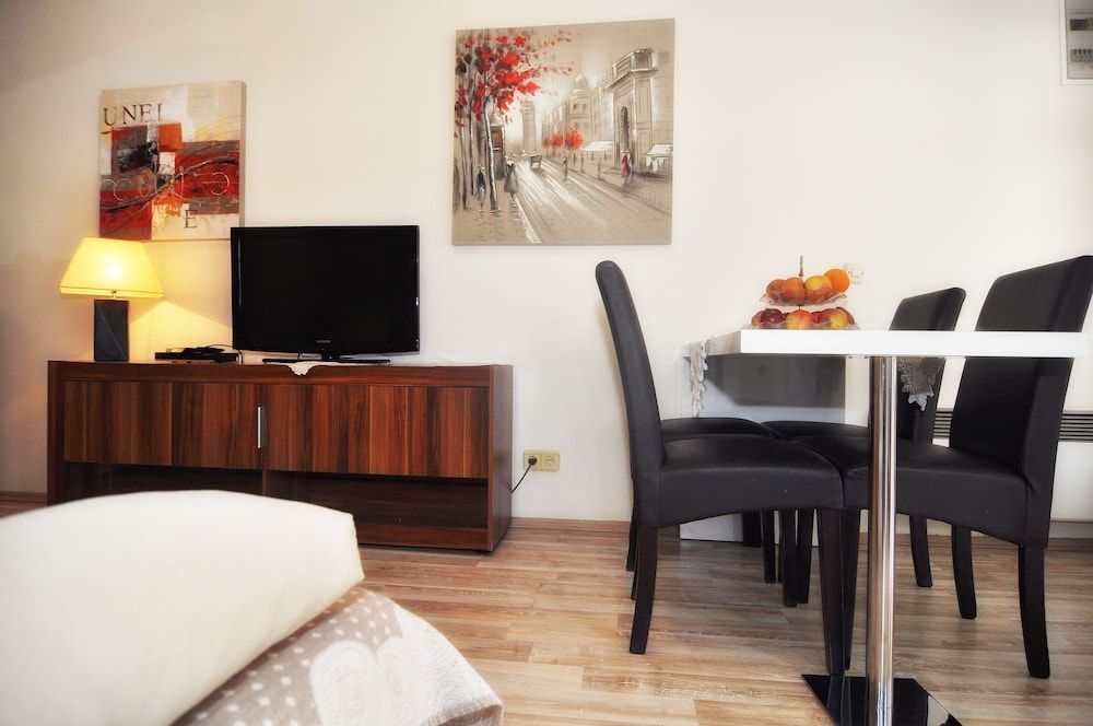 Villa Vanilla with Heated Pool Apartment, 2 Bedrooms, Terrace, Pool View 20