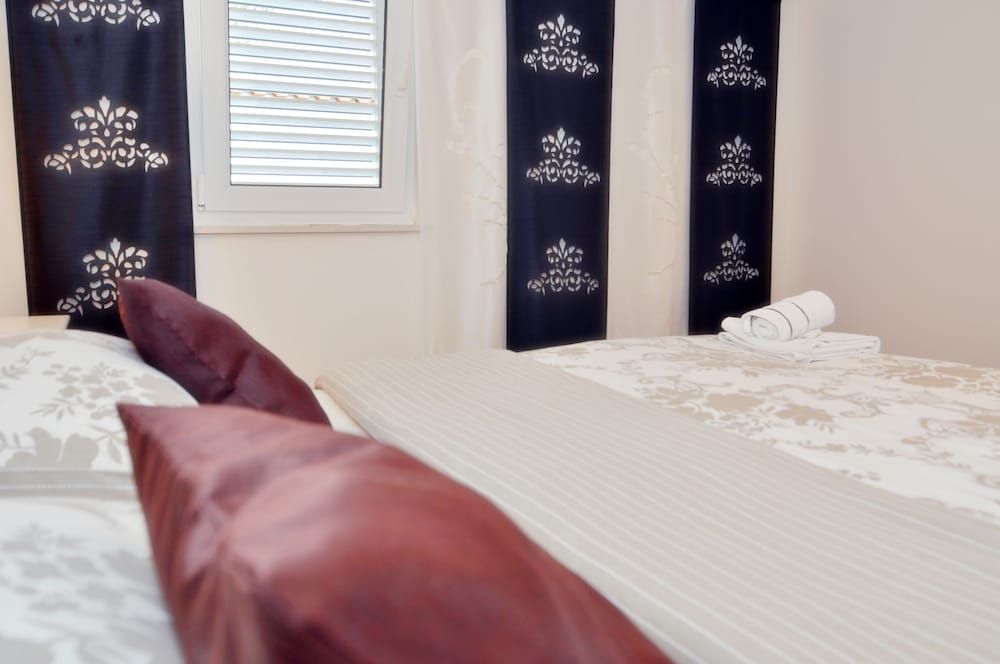 Villa Vanilla with Heated Pool Comfort Apartment, 1 Bedroom, Patio, Pool View 3