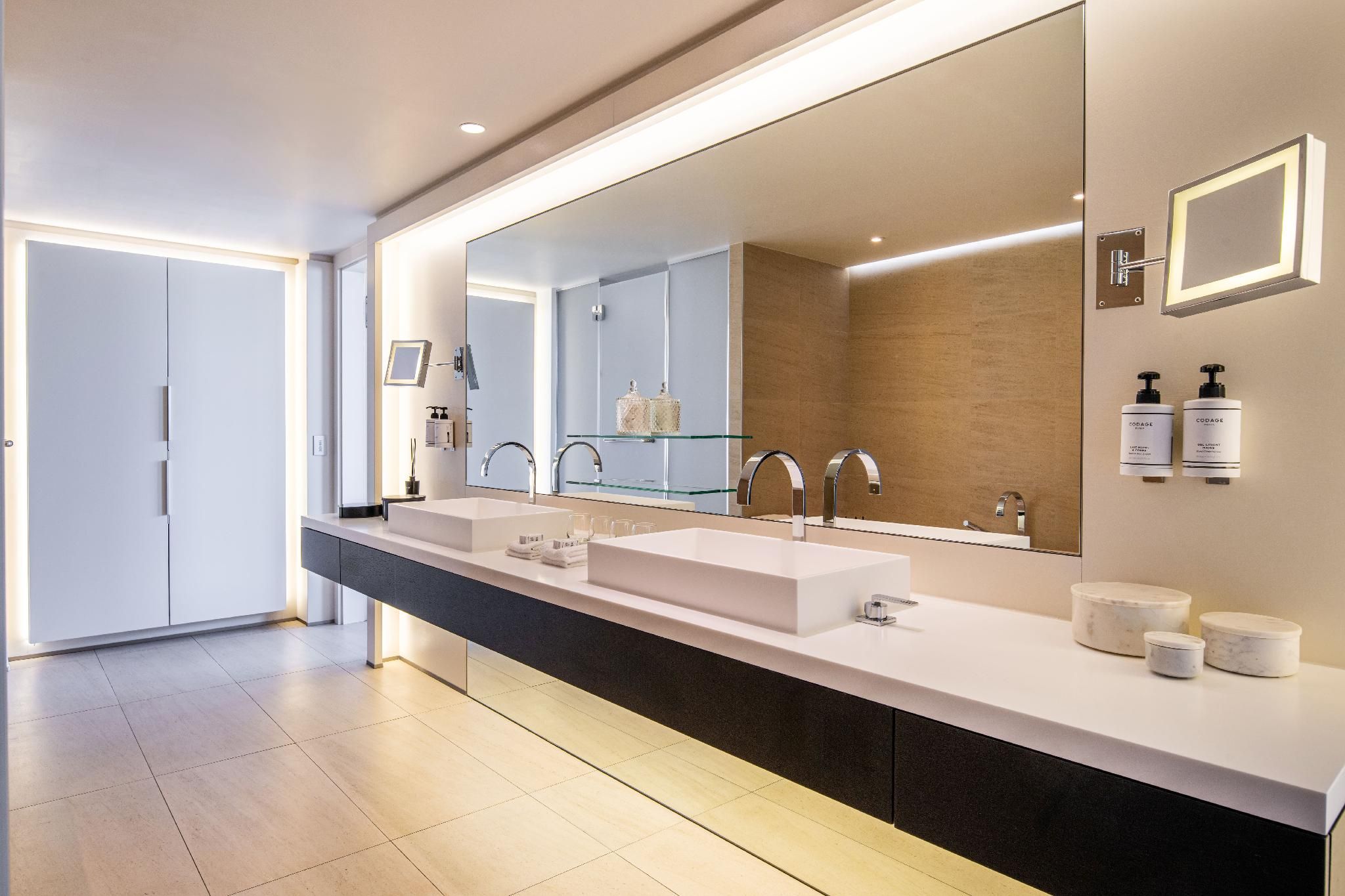 undefined The Hotel 6