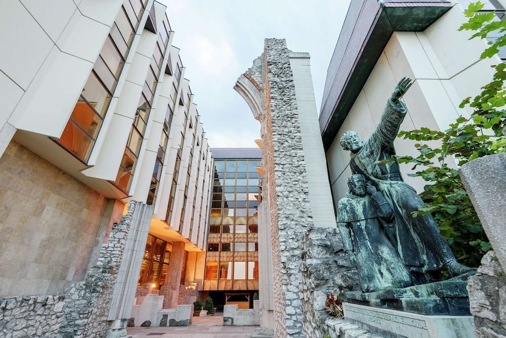 undefined Hilton Budapest 3