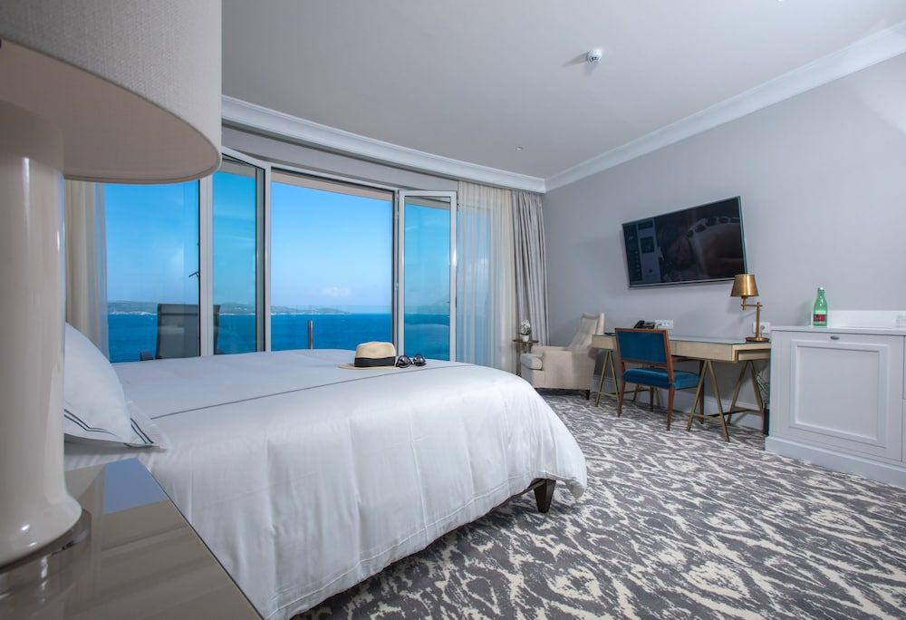 undefined Royal Blue Hotel 8