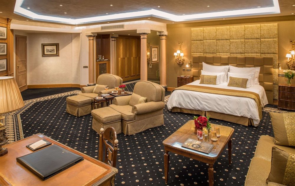 Suite, 1 King Bed, Rome View (Vista Suite, Spa/Club Lounge
