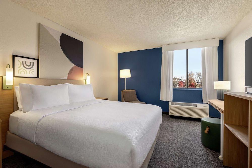Room, 1 Queen Bed, Accessible, Bathtub (Mobility)