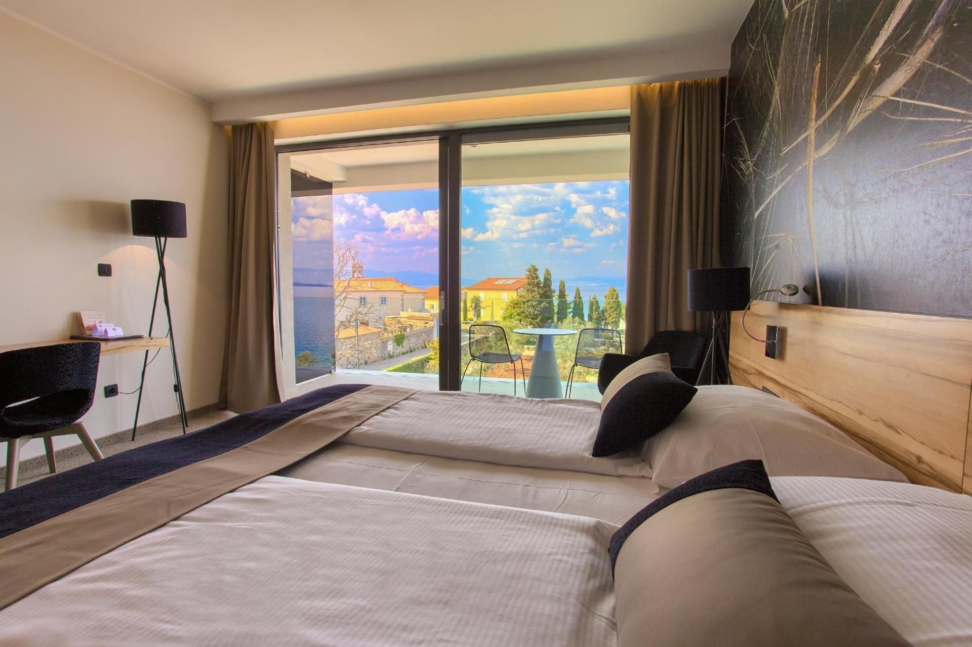 Superior Double Room with Balcony and Partial Sea View