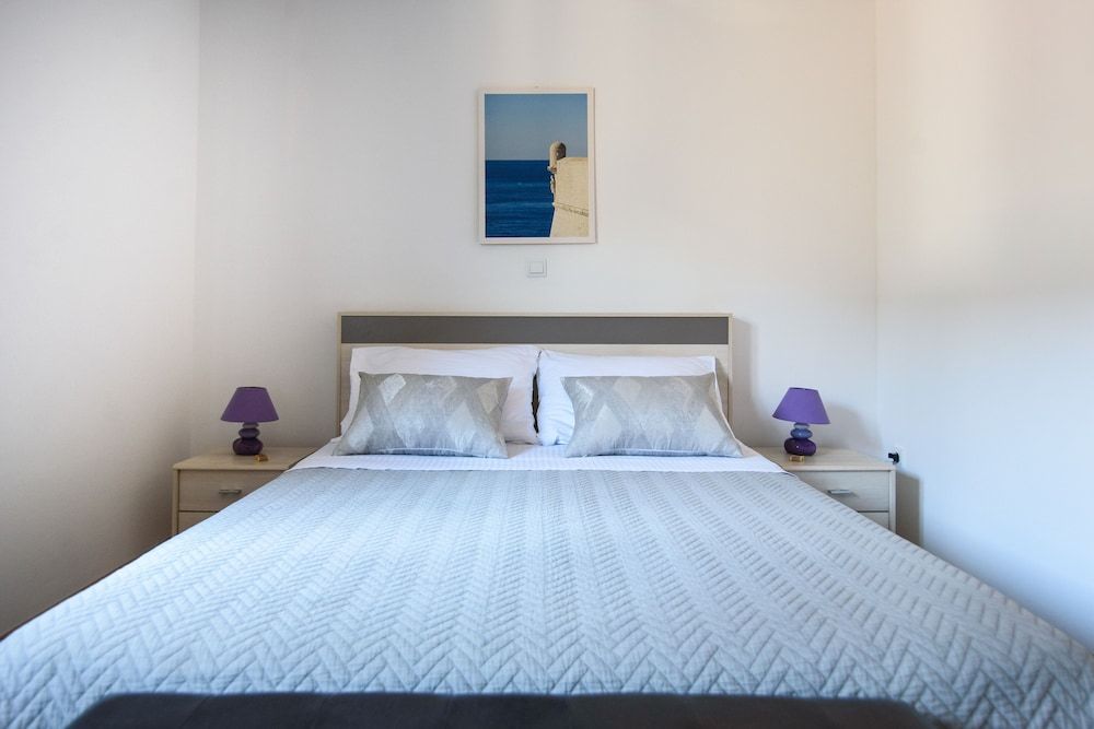 California Apartments Comfort Suite, Terrace, Partial Sea View 2