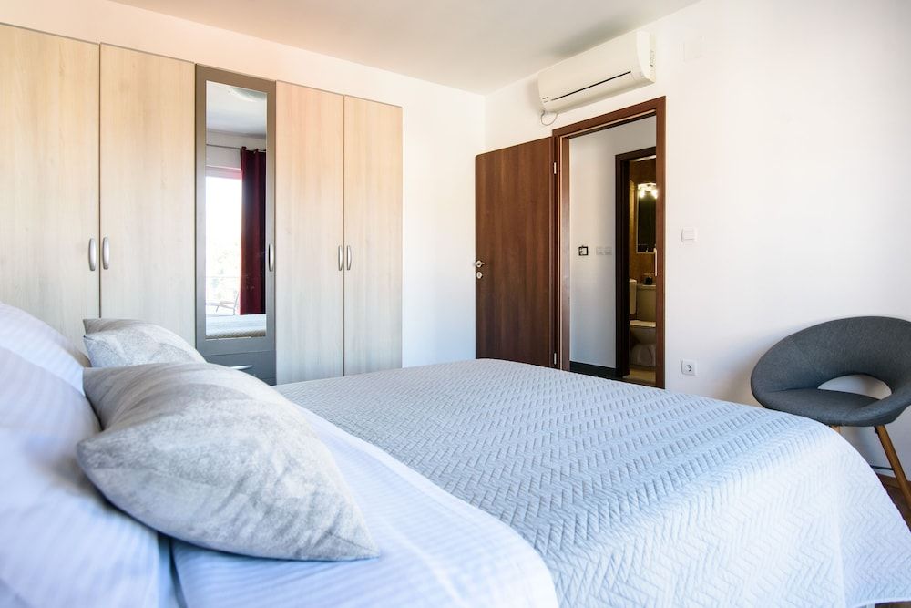 undefined California Apartments 8