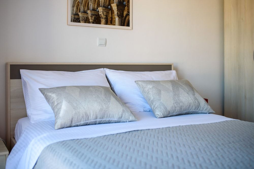 undefined California Apartments 9