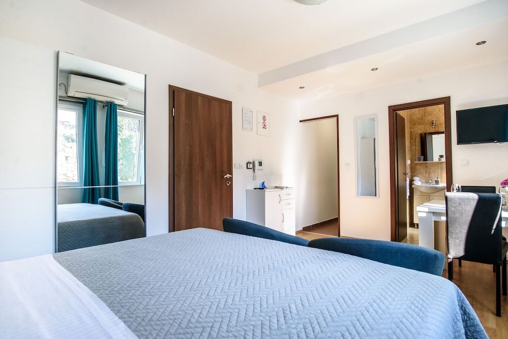 California Apartments Comfort Studio Suite, Garden View 7