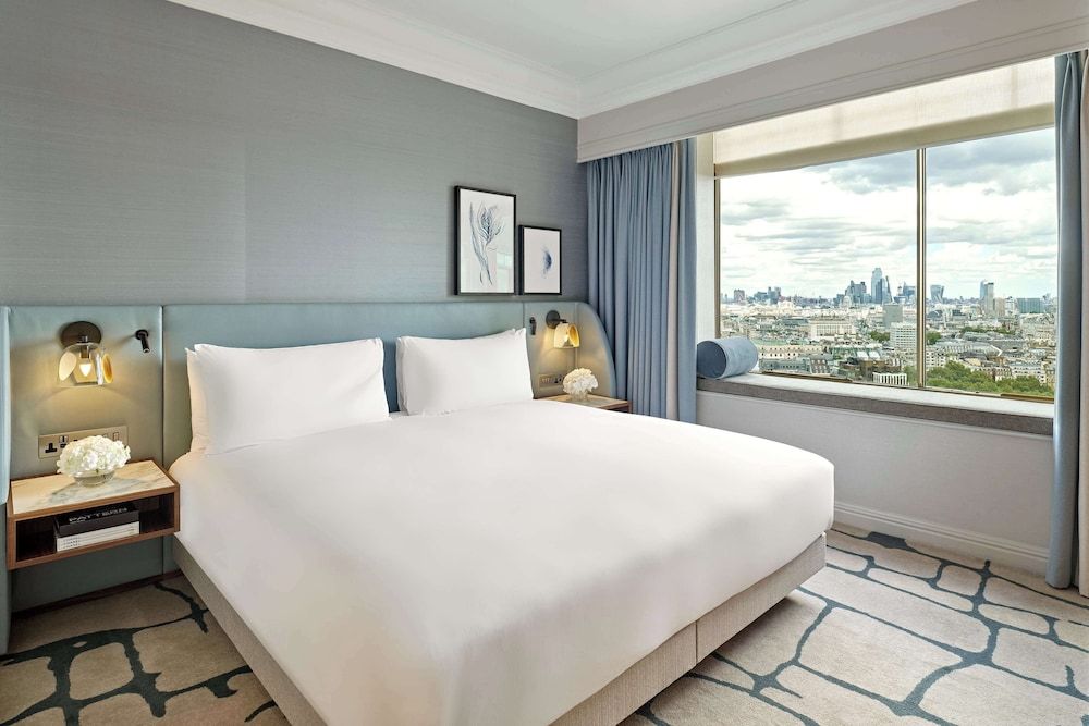 Executive Suite, 1 King Bed, Club Lounge Access (Mayfair)