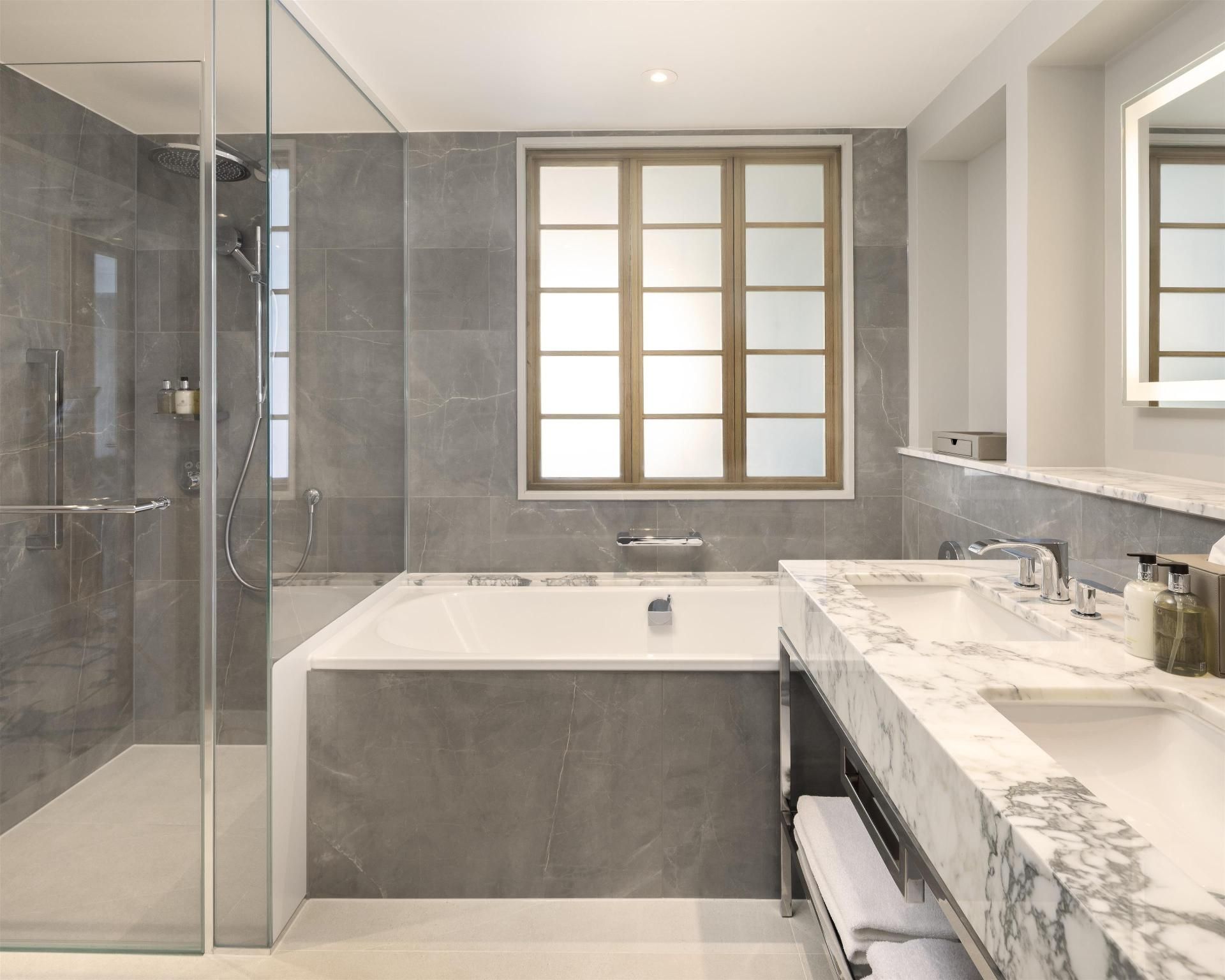 EXECUTIVE PARK LANE SUITE