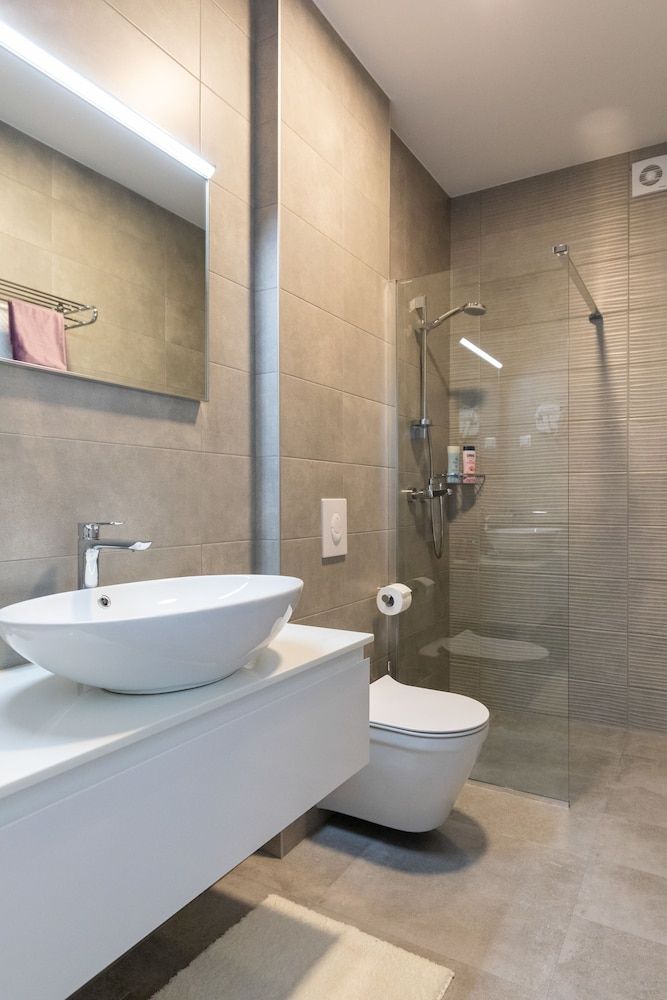 undefined Apartments ZoomZoom 6