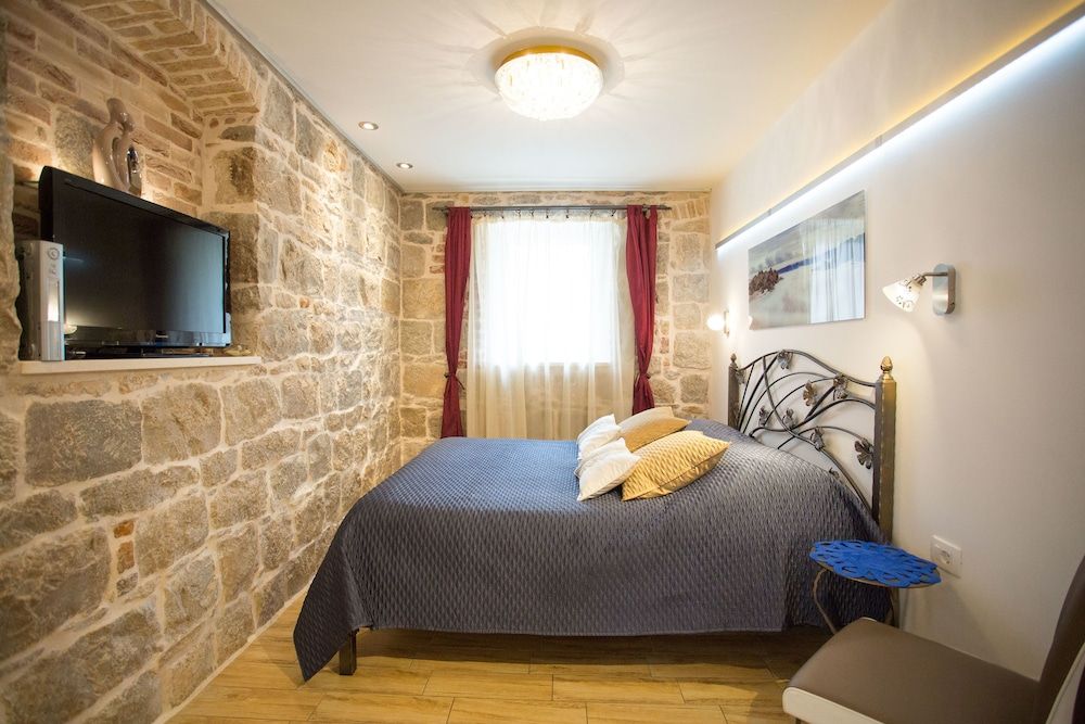 undefined House Sandra 10